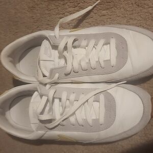 Nike Women's White and Yellow Sneakers - Used
